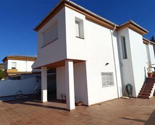 Vista exterior de Casa o xalet per a compartir en Alfacar amb Aire condicionat, Terrassa i Piscina