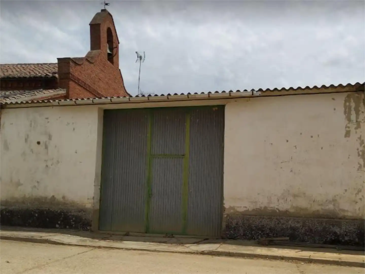 Vista exterior de Casa adosada en venda en Villanuño de Valdavia