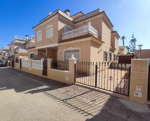 Vista exterior de Casa adosada en venda en Orihuela amb Terrassa