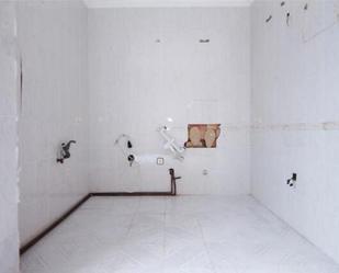 Bathroom of Flat for sale in Marmolejo  with Heating and Terrace