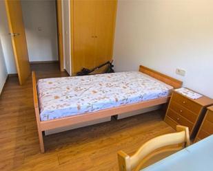 Bedroom of Flat to share in Museros  with Swimming Pool