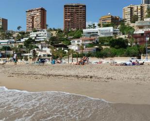 Vista exterior de Pis en venda en Benidorm amb Aire condicionat i Piscina