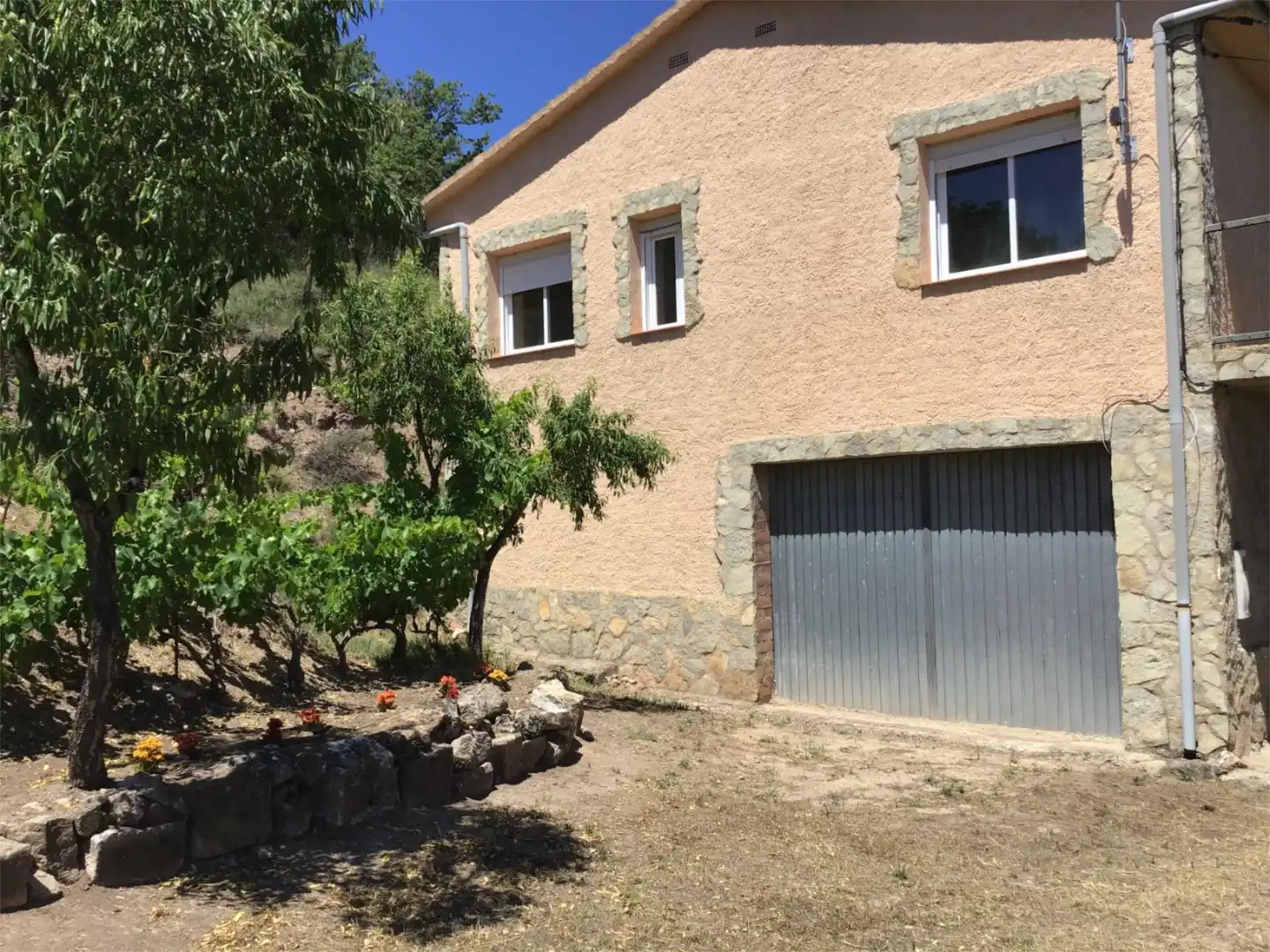 Vista exterior de Pis en venda en Les Avellanes i Santa Linya amb Calefacció, Jardí privat i Terrassa