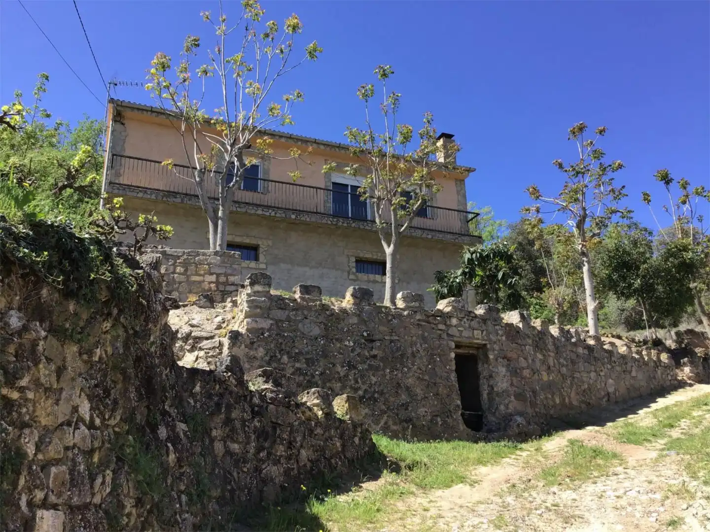Vista exterior de Pis en venda en Les Avellanes i Santa Linya amb Calefacció, Jardí privat i Terrassa