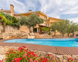 Jardí de Casa o xalet en venda en Hoyo de Manzanares amb Jardí privat, Terrassa i Piscina