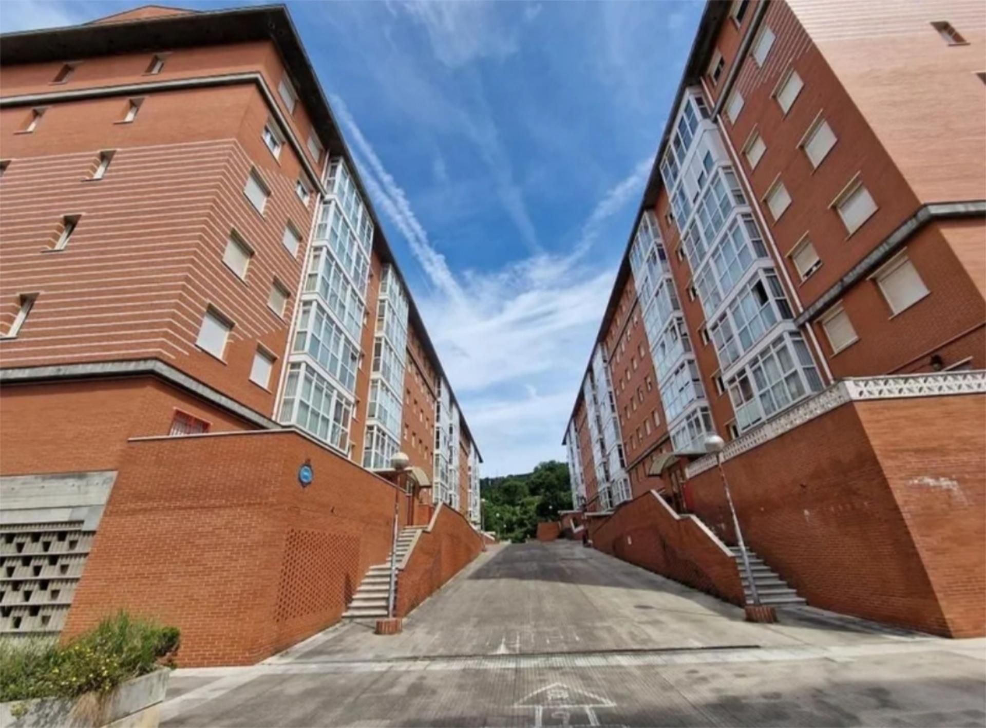 Exterior view of Flat for sale in Bilbao   with Heating, Parquet flooring and Storage room