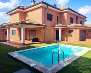 Piscina de Casa o xalet de lloguer en Miraflores de la Sierra amb Terrassa, Piscina i Balcó