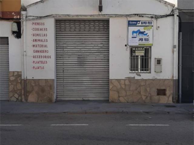 Local comercial en Alquiler en Avenida de los Madereros, 41 en Chelva