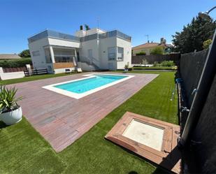 Swimming pool of House or chalet for sale in Valdemorillo  with Air Conditioner, Terrace and Swimming Pool