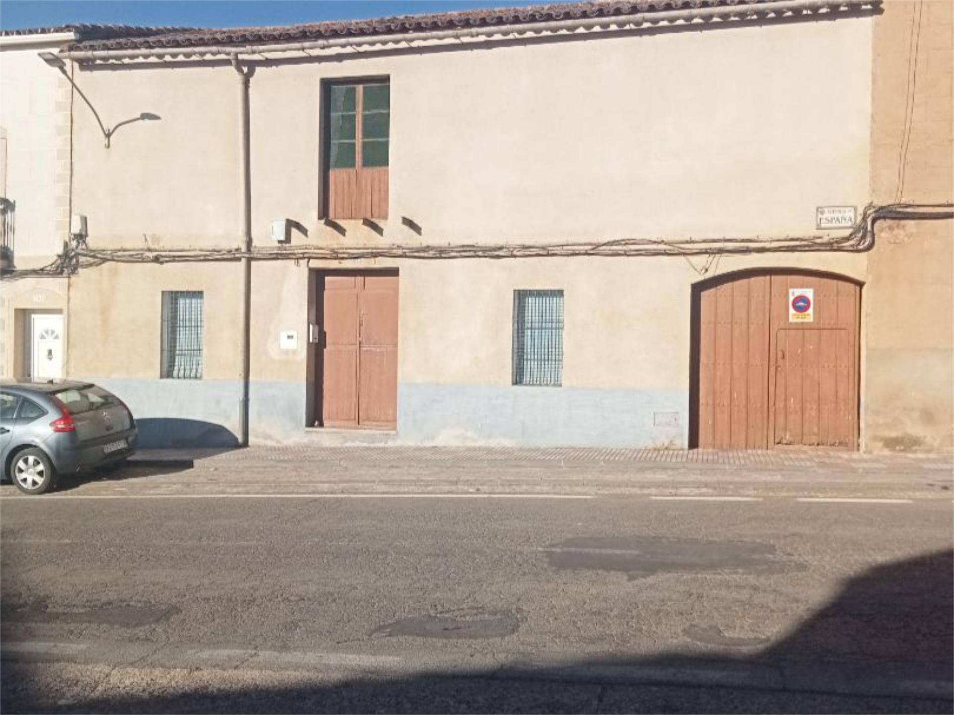 Vista exterior de Casa adosada en venda en Chillón amb Aire condicionat, Calefacció i Jardí privat
