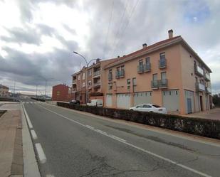 Vista exterior de Pis en venda en Agoncillo amb Calefacció, Parquet i Terrassa