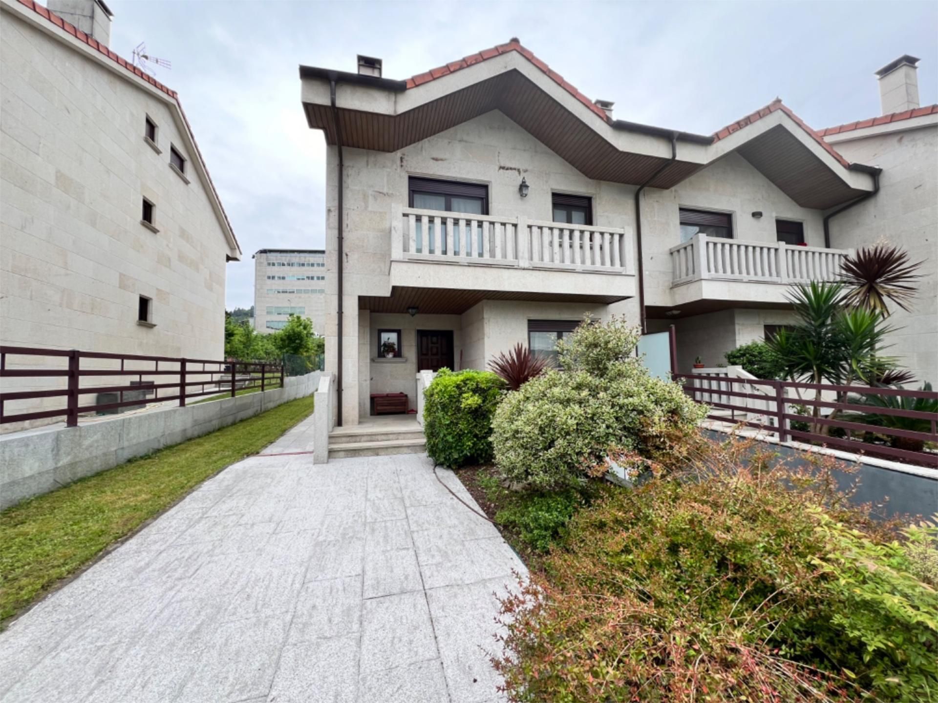Exterior view of House or chalet for sale in Ourense Capital   with Air Conditioner, Terrace and Balcony