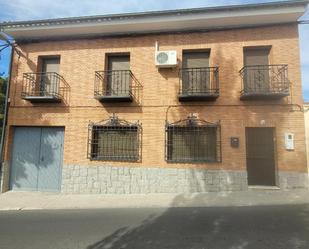 Exterior view of Single-family semi-detached for sale in Olías del Rey  with Air Conditioner, Terrace and Balcony