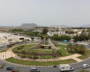 Vista exterior de Pis de lloguer en Alicante / Alacant amb Aire condicionat, Calefacció i Jardí privat