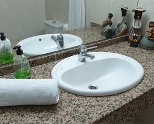 Bathroom of Flat to rent in Salou  with Air Conditioner, Terrace and Swimming Pool