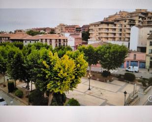 Vista exterior de Dúplex de lloguer en Barbastro amb Aire condicionat i Terrassa