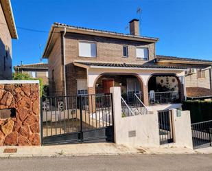 Vista exterior de Casa adosada en venda en Catadau amb Aire condicionat, Terrassa i Balcó