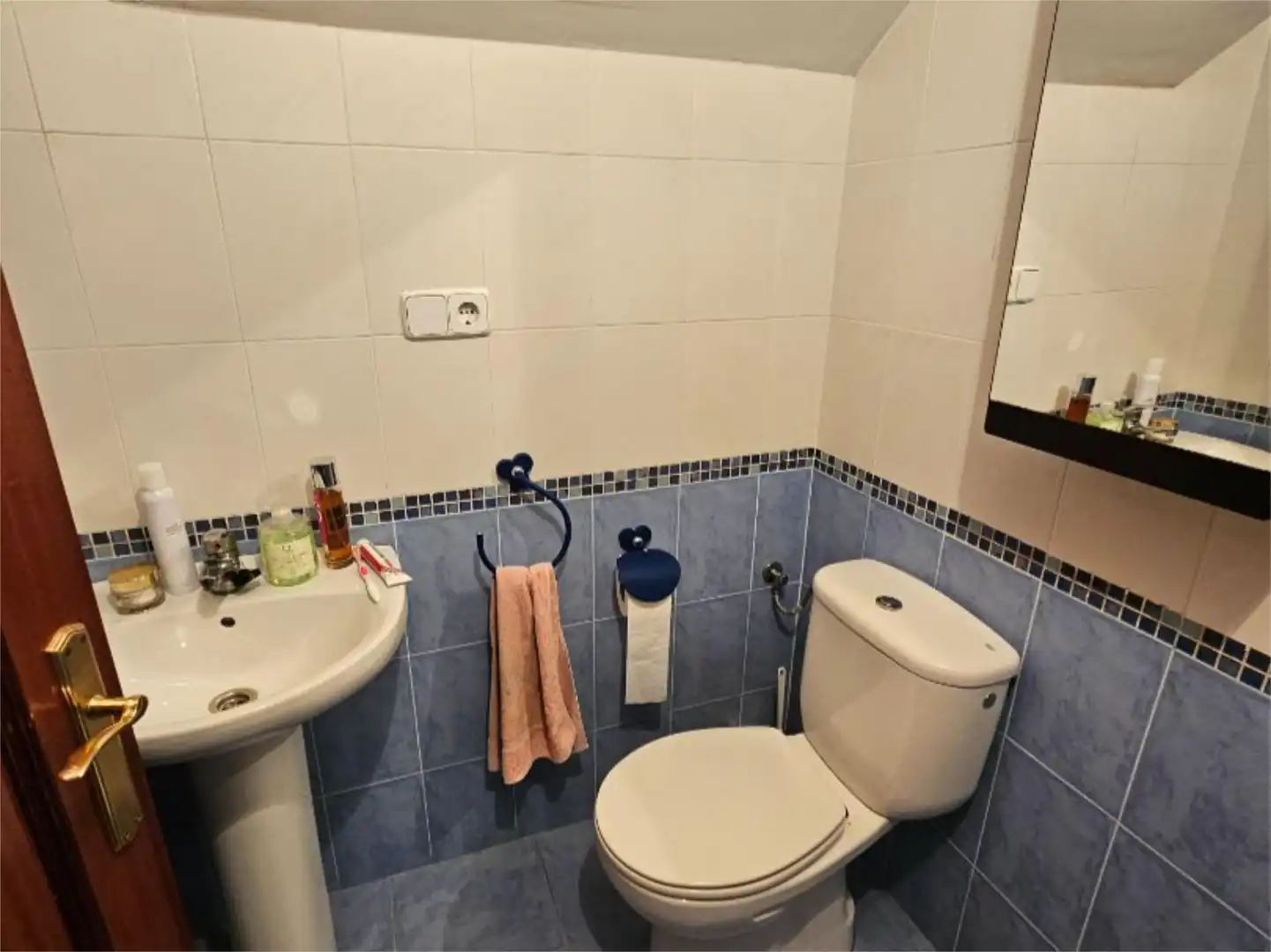 Einfamilien-Reihenhaus zum Verkauf in Toral de los Vados Badezimmer von Einfamilien-Reihenhaus zum Verkauf in Toral de los Vados mit Heizung, Parkett und Terrasse