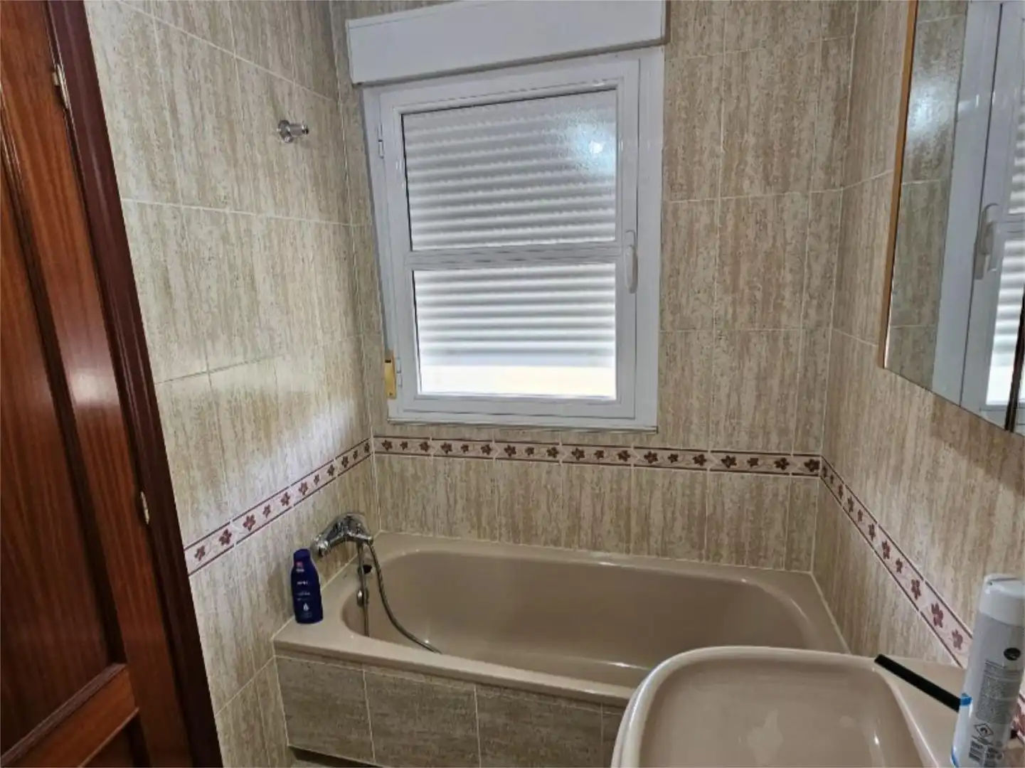 Einfamilien-Reihenhaus zum Verkauf in Toral de los Vados Badezimmer von Einfamilien-Reihenhaus zum Verkauf in Toral de los Vados mit Heizung, Parkett und Terrasse