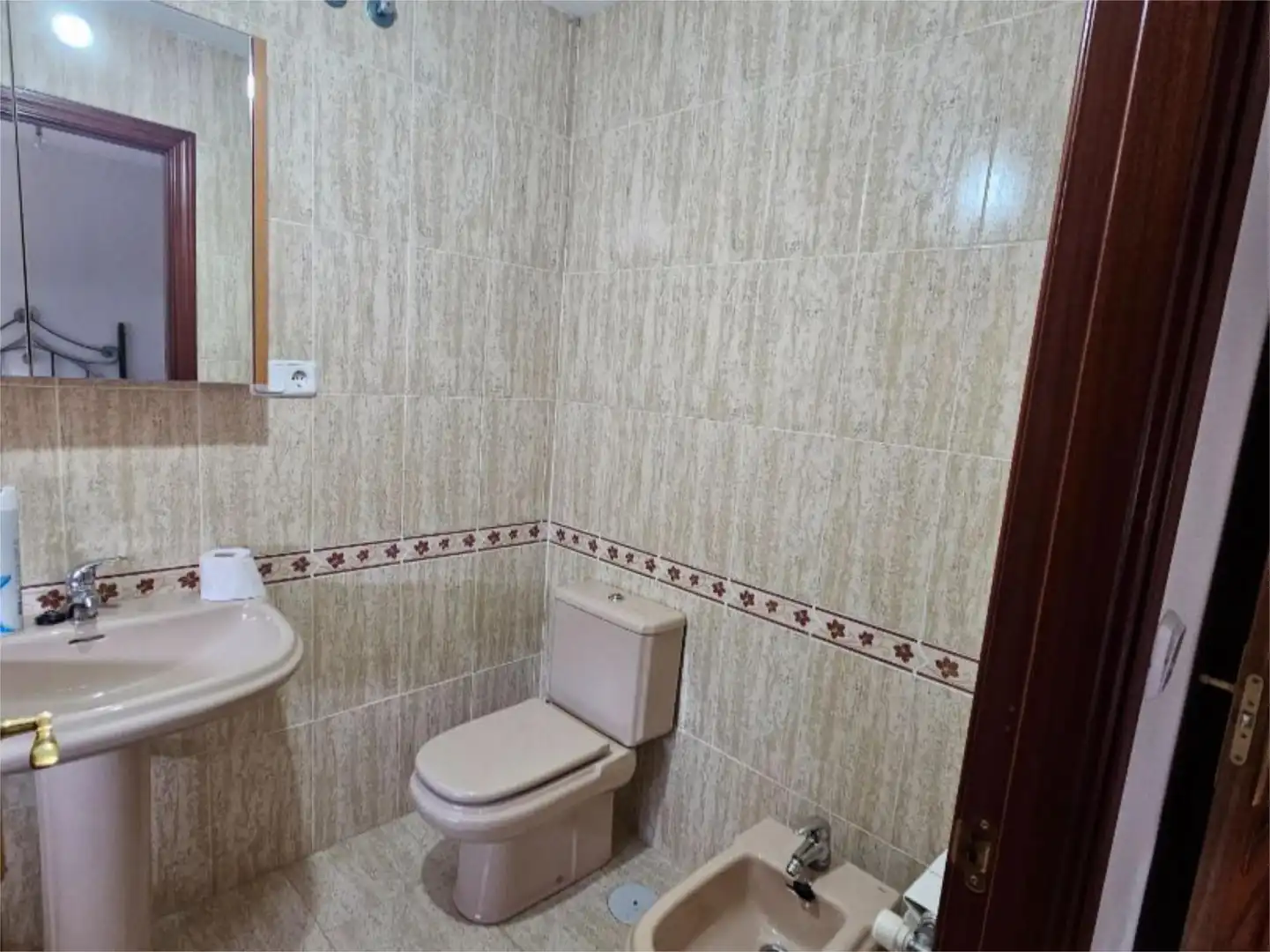 Einfamilien-Reihenhaus zum Verkauf in Toral de los Vados Badezimmer von Einfamilien-Reihenhaus zum Verkauf in Toral de los Vados mit Heizung, Parkett und Terrasse