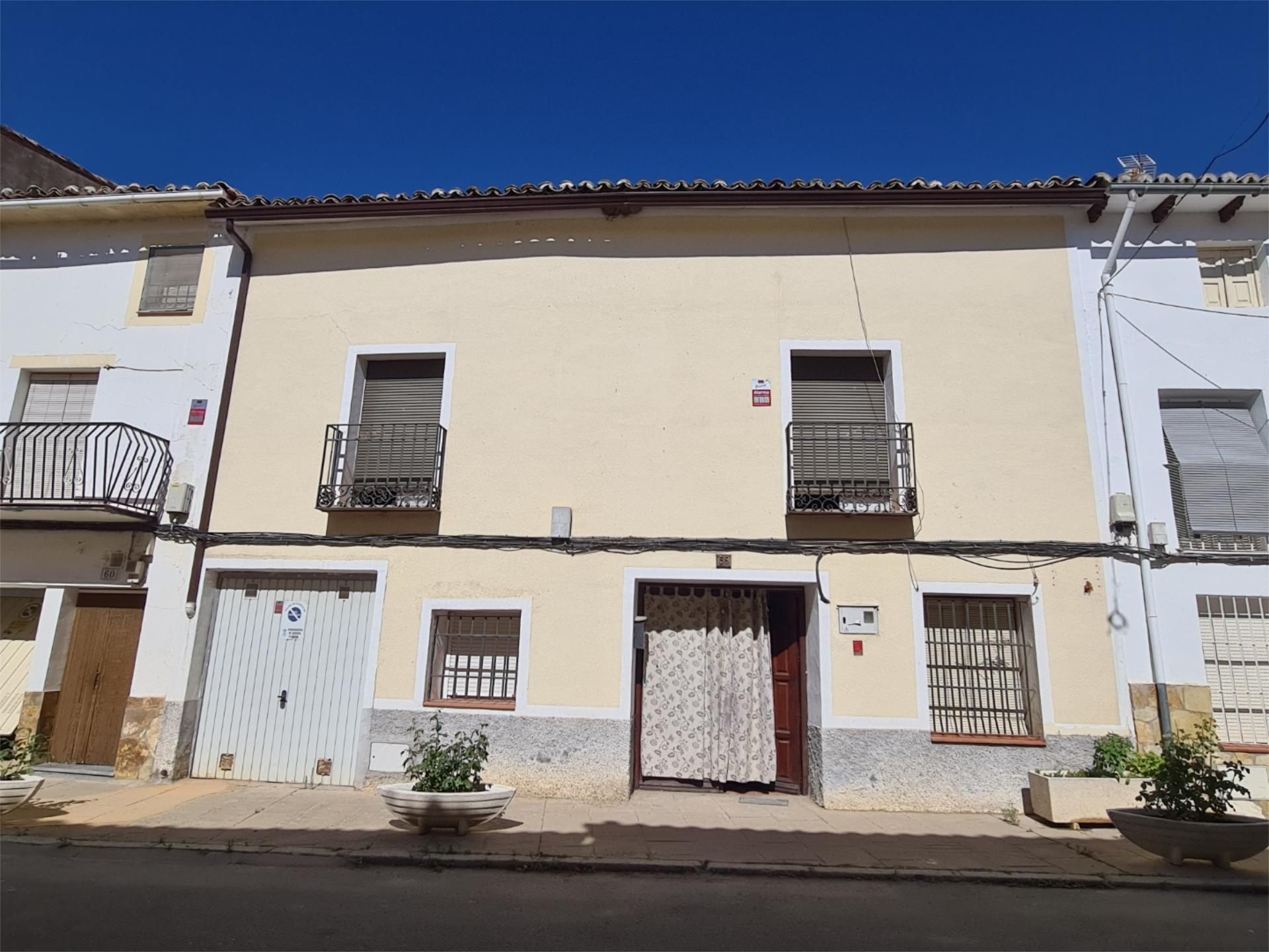 Vista exterior de Casa adosada en venda en Sacedón amb Terrassa, Traster i Rentadora