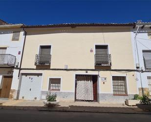 Vista exterior de Casa adosada en venda en Sacedón amb Terrassa, Traster i Rentadora