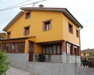 Vista exterior de Casa o xalet en venda en Piloña amb Terrassa