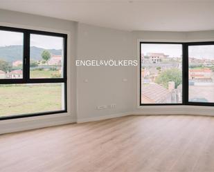 Living room of Flat for sale in Vigo   with Heating, Private garden and Parquet flooring