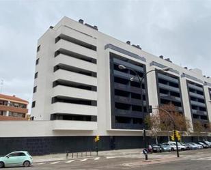 Vista exterior de Àtic de lloguer en  Zaragoza Capital amb Terrassa i Piscina