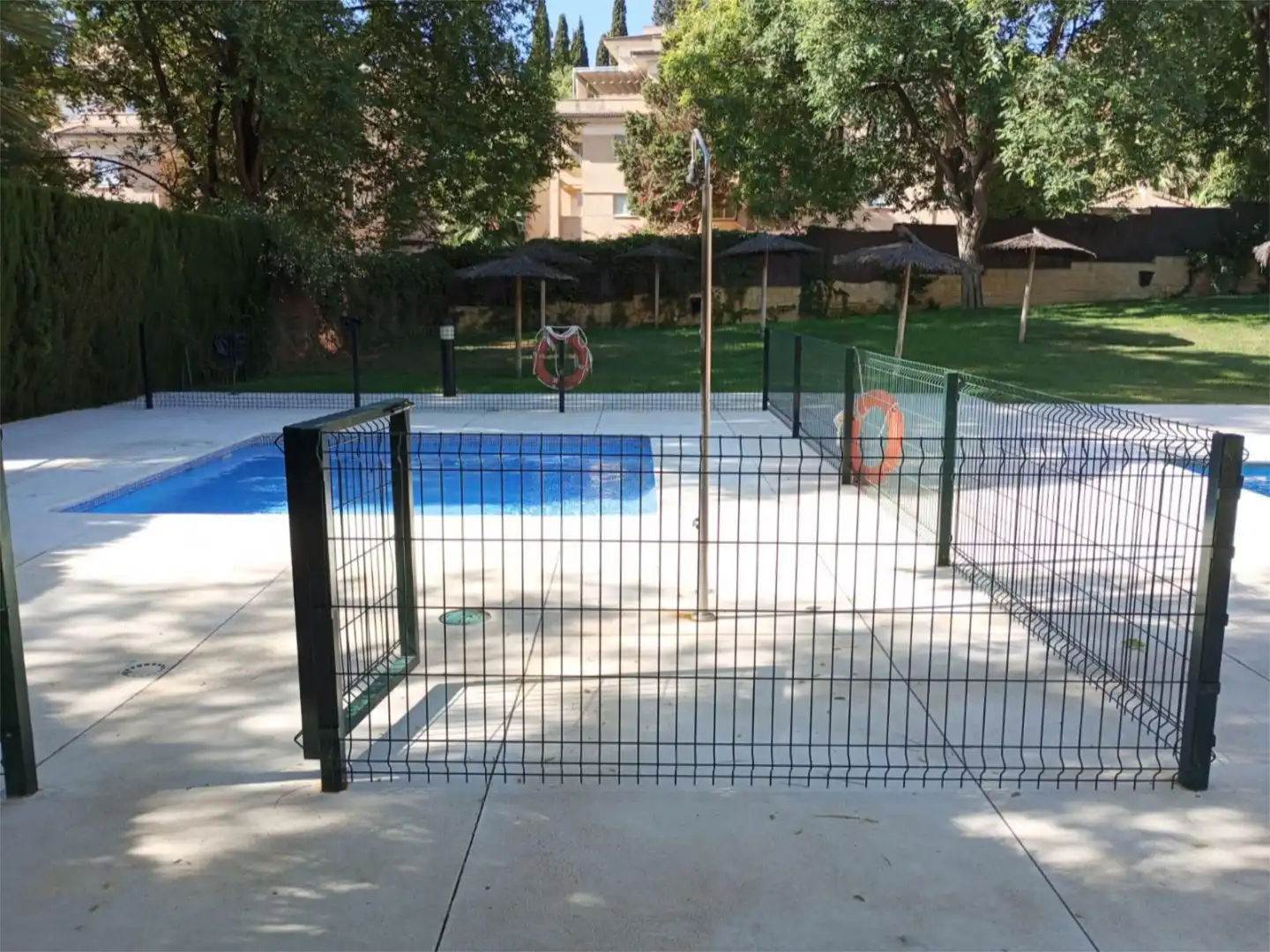 Piscina de Ático en venta en Tomares con Aire acondicionado, Calefacción y Terraza