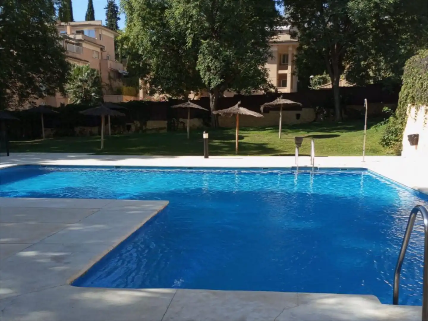 Piscina de Ático en venta en Tomares con Aire acondicionado, Calefacción y Terraza
