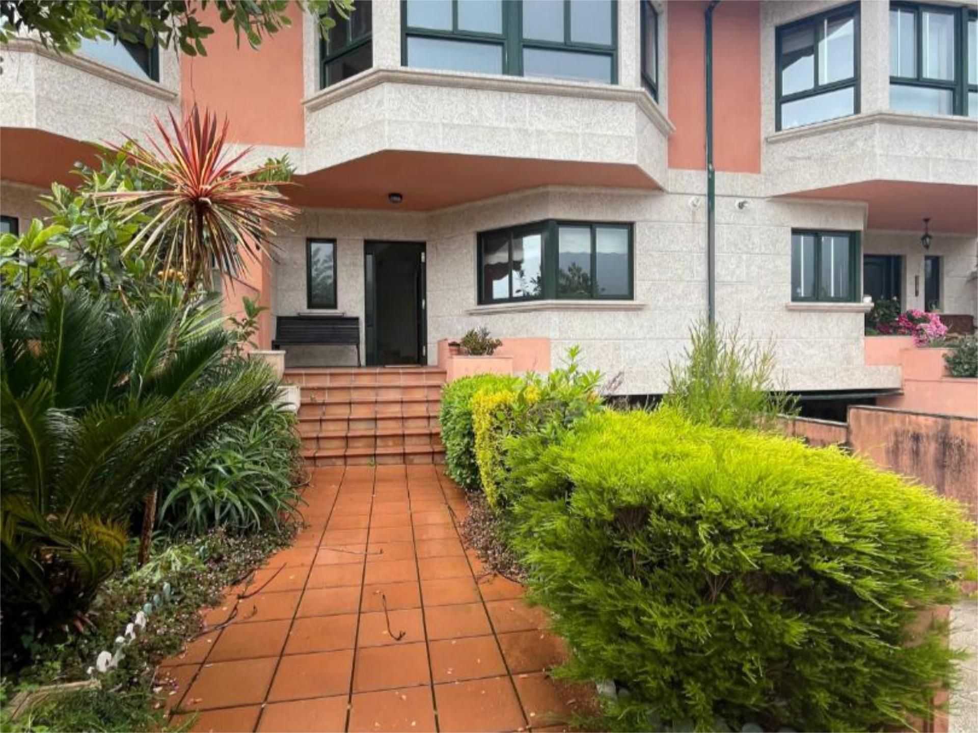Exterior view of Single-family semi-detached for sale in Nigrán  with Air Conditioner, Heating and Private garden