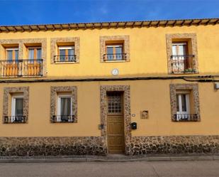 Vista exterior de Casa adosada en venda en Santa María de Huerta amb Calefacció, Terrassa i Balcó