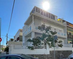 Vista exterior de Casa o xalet en venda en Las Palmas de Gran Canaria amb Aire condicionat, Terrassa i Balcó