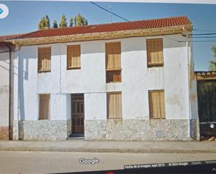 Vista exterior de Casa adosada en venda en Castrocontrigo amb Jardí privat