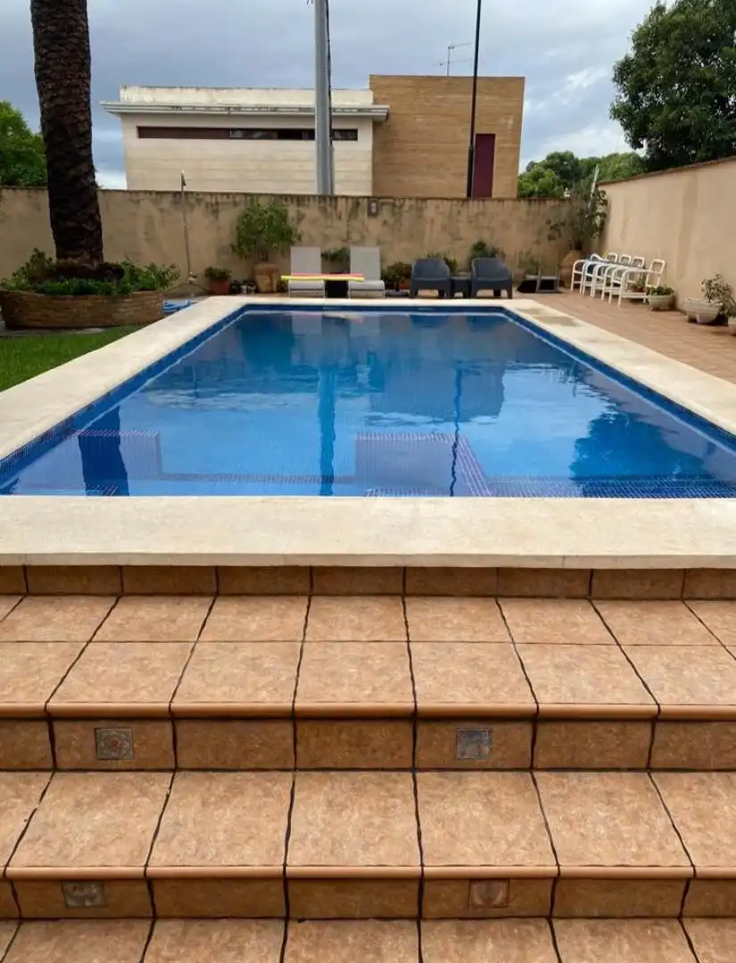 Houses for sale in Carrer de Vicent Pallardó, 25, Zona Avenida Alta - Auditorio Swimming pool of Houses for sale in Torrent with Air Conditioner, Terrace and Swimming Pool