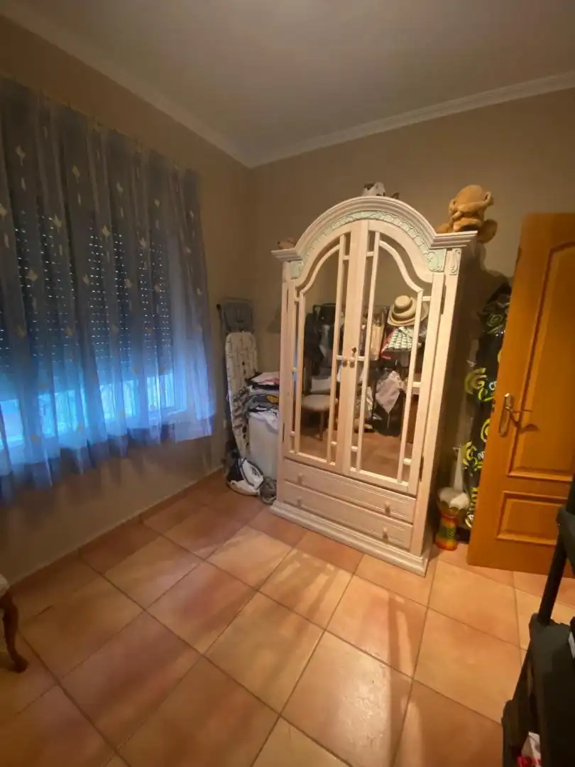 Houses for sale in Carrer de Vicent Pallardó, 25, Zona Avenida Alta - Auditorio Bedroom of Houses for sale in Torrent with Air Conditioner, Terrace and Swimming Pool
