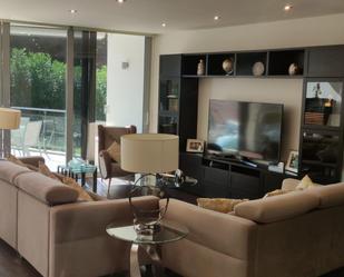 Living room of Single-family semi-detached for sale in Marbella  with Air Conditioner, Terrace and Swimming Pool