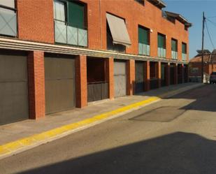 Vista exterior de Casa adosada en venda en Rubí amb Aire condicionat, Terrassa i Balcó