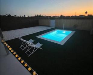 Piscina de Casa o xalet de lloguer en Conil de la Frontera amb Terrassa i Piscina