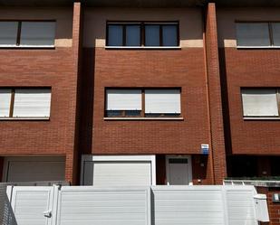 Vista exterior de Casa o xalet en venda en Siero amb Terrassa