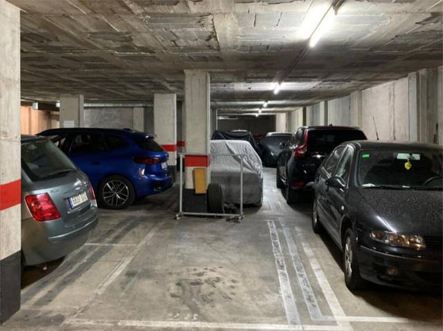 Garaje en Alquiler en Carrer de les Roses, 73 en Mas Lluí