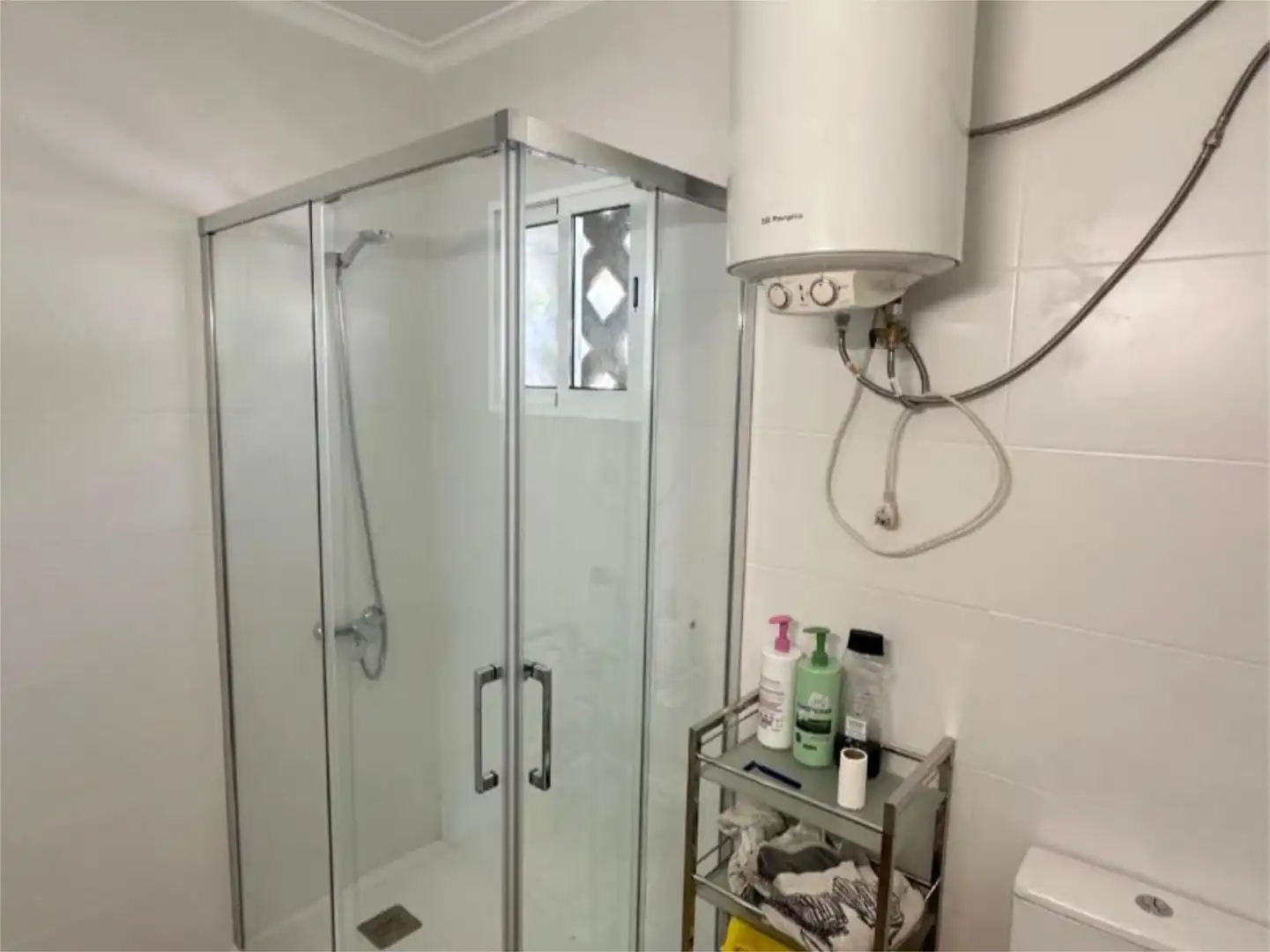 Badezimmer von Wohnung zur untervermieten in Jerez de la Frontera mit Klimaanlage, Heizung und Parkett