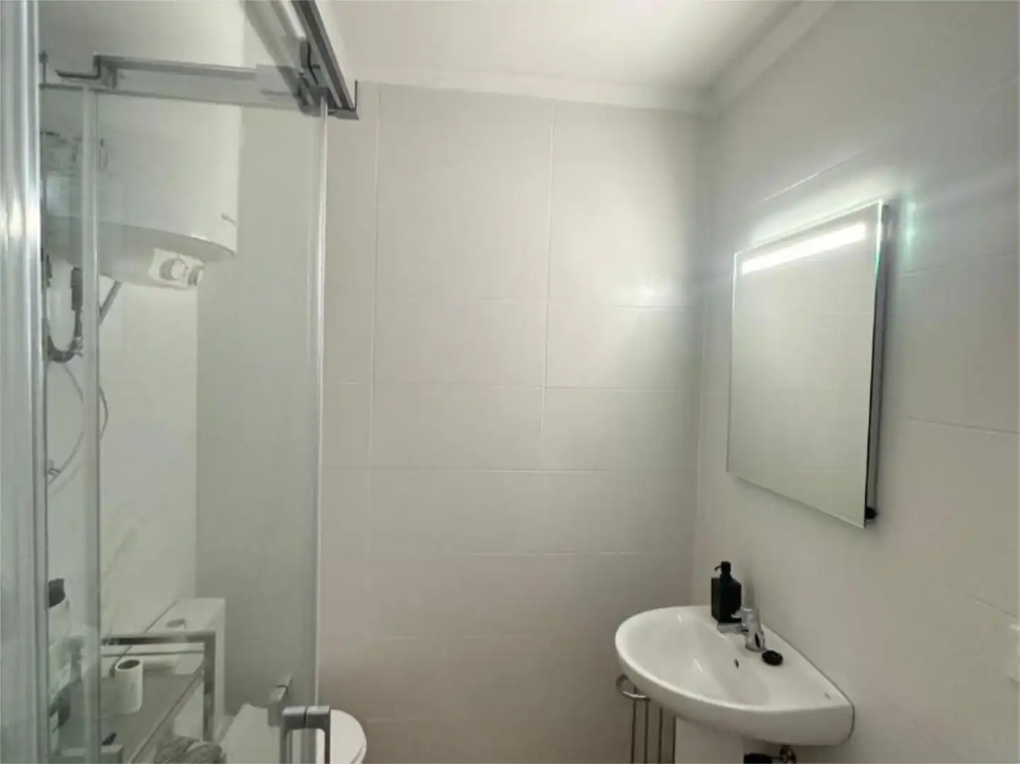 Badezimmer von Wohnung zur untervermieten in Jerez de la Frontera mit Klimaanlage, Heizung und Parkett