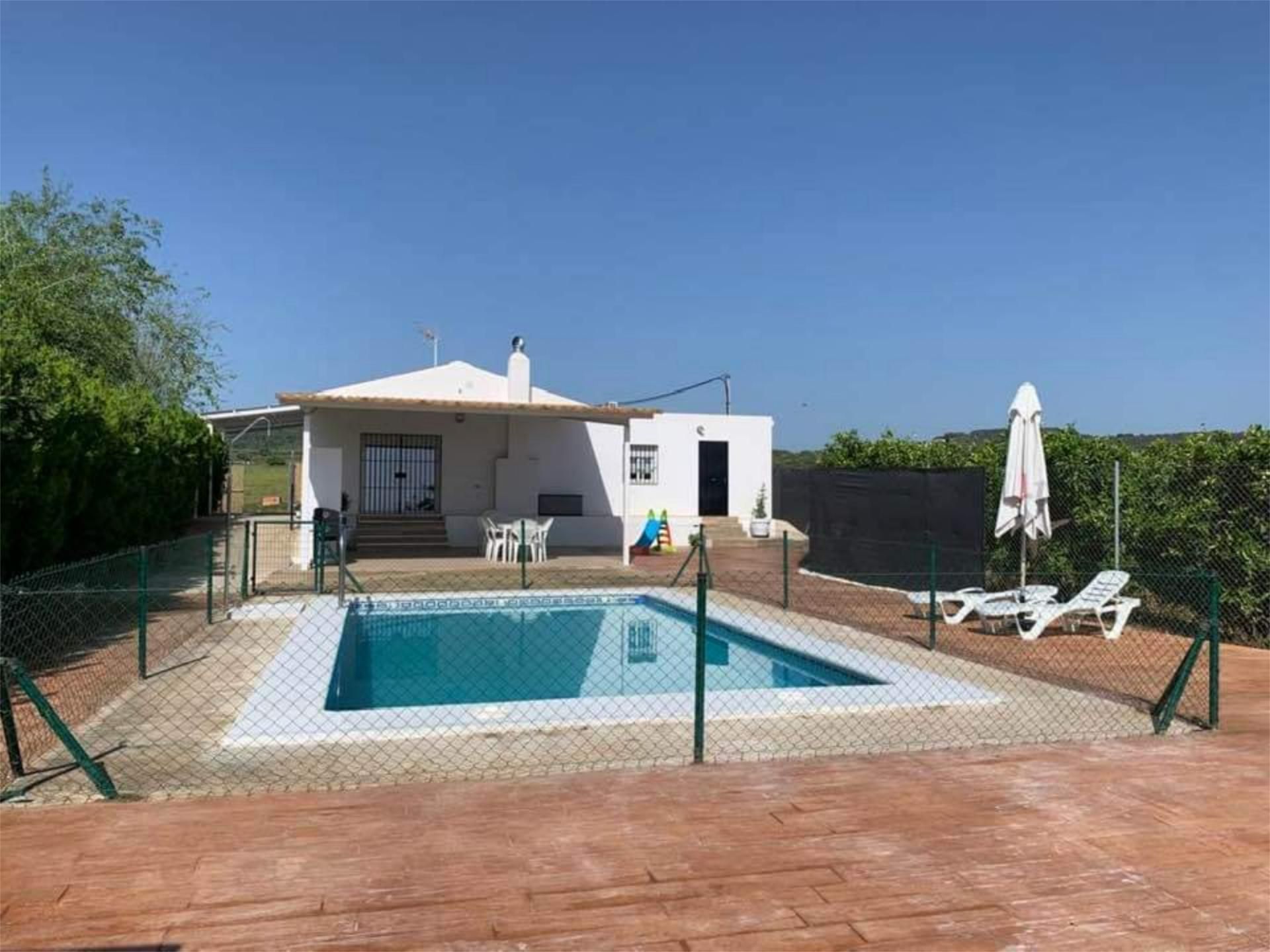 Swimming pool of House or chalet for sale in Lora del Río  with Air Conditioner and Swimming Pool