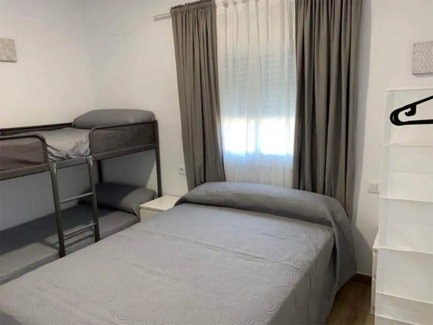 Casa o chalet en venta en Avenida Santa Ana, 17, Lora del Río Habitación de Casa o chalet en venta en Lora del Río con Aire acondicionado y Piscina