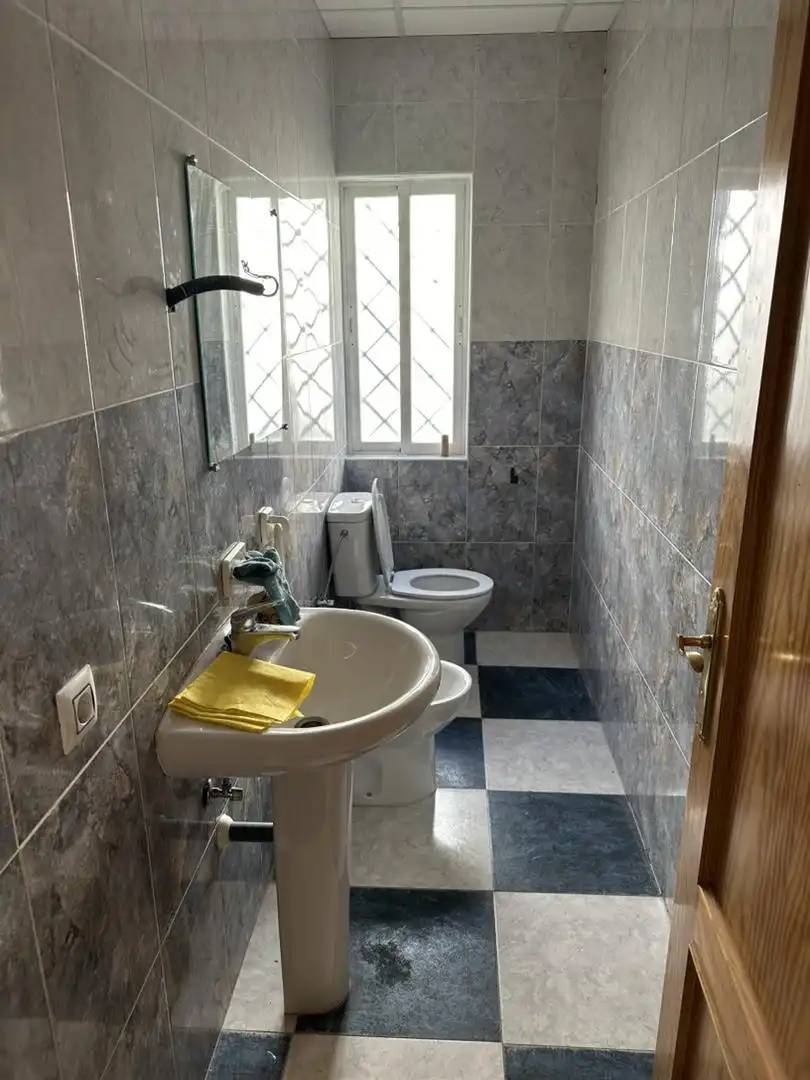 Badezimmer von Büro zum Verkauf in Numancia de la Sagra