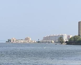 Vista exterior de Pis de lloguer en La Manga del Mar Menor amb Aire condicionat i Terrassa