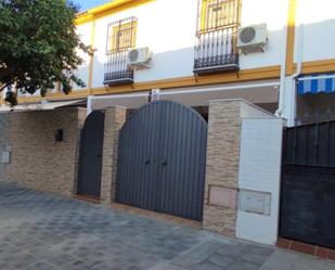 Exterior view of Single-family semi-detached for sale in  Sevilla Capital  with Air Conditioner and Balcony