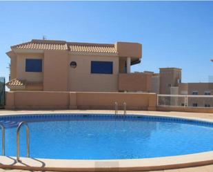 Piscina de Pis de lloguer en La Manga del Mar Menor amb Aire condicionat, Terrassa i Balcó